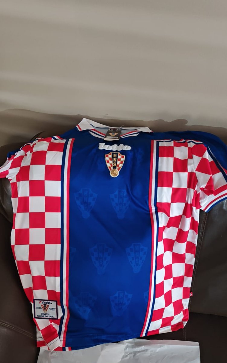 TheRealestShev's tweet image. Koristit ću ovu ljepoticu kada budem igrao u nedjeljnoj ligi, sretan sam što sam Hrvat, volim svoju zemlju. ✌️