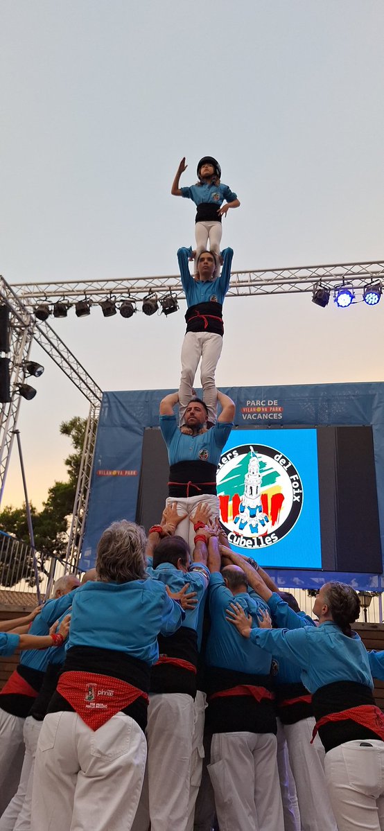 CastDelFoix's tweet image. 🩵 Encarem cap de setmana de Festa Major Petita amb la millor de les companyies.
🙌Nou assaig de gala amb els amics del càmping @vilanovapark.
🚀Una altra jornada inoblidable ideal per preparar la diada de dissabte a la plaça de la Vila.
🔥Quin luxe!!!
#CastellersDelFoix