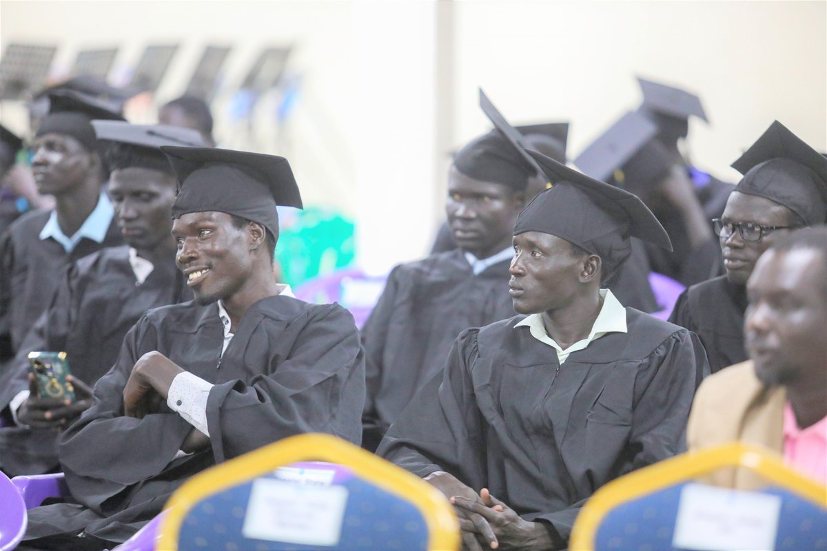 UNPeacekeeping's tweet image. In #SouthSudan🇸🇸, many youth lack access to education & jobs but change is underway. In Bor, #SouthKorea🇰🇷 peacekeepers gave 3-month vocational training to young women & men. In Akobo, 100+ youth, mostly women, gained skills through a @unmissmedia -funded initiative. @ROK_Mission