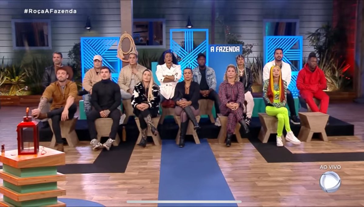 cyberbrotherr's tweet image. 🎙️• Boa noite Brasil, a gente já chega hoje daquele jeitão com Formação de paredão.

Ontem ja na estreia o clima pegou fogo na sede e hoje promete pegar muito mais depois dessa formação! 

Ainda hoje a gente vai conhecer o primeiro eliminado do jogo 
Mas antes
 CADÊ MEU ELENCO?