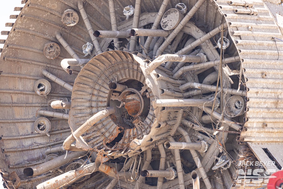thejackbeyer's tweet image. Workers muscling Booster 13's salvaged aft section off of its transport trailer. @NASASpaceflight