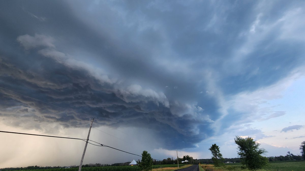 GORGEOUS storm near Glasgow Station, Ontario 7:00pm #onstorm

youtube.com/live/7o075wIty…