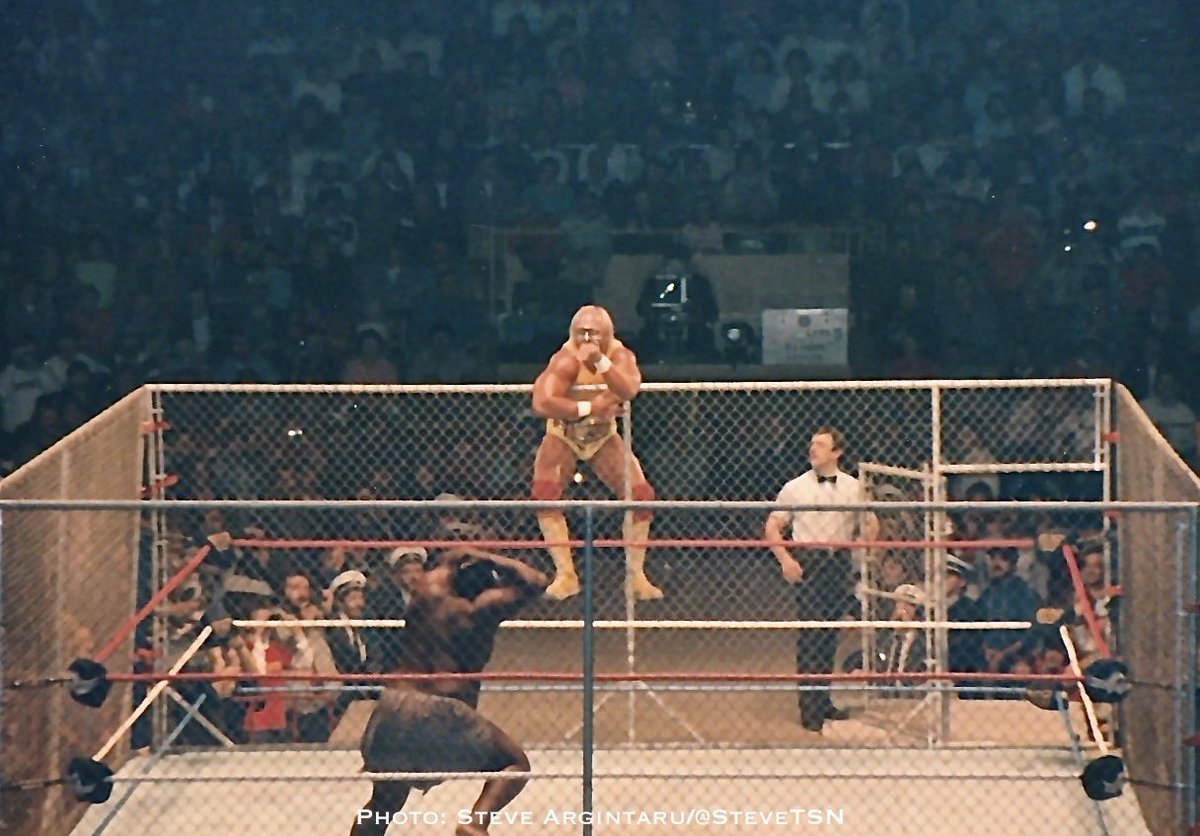 SteveTSN's tweet image. Few wrestlers drew crowds like Hulk Hogan.
On Jan. 11, 1987, Hogan faced Kamala in a steel cage at a sold out Maple Leaf Gardens.
It was their third match at the same venue in six weeks!
Nov. 30/86 - Hogan W (DQ)
Dec. 28/86 - Kamala W (countout)
Jan. 11/87 - Hogan W