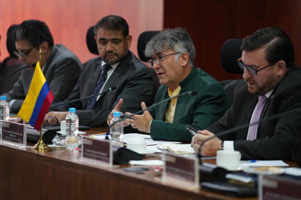 Esta semana sostuvimos una reunión con el Comisionado de Migración, Salomón Céspedes. Durante el encuentro, se establecieron varios compromisos, entre ellos:
1. Profundizar la comunicación directa
2. Investigación de quejas de los connacionales
3. Revisión de protocolos
