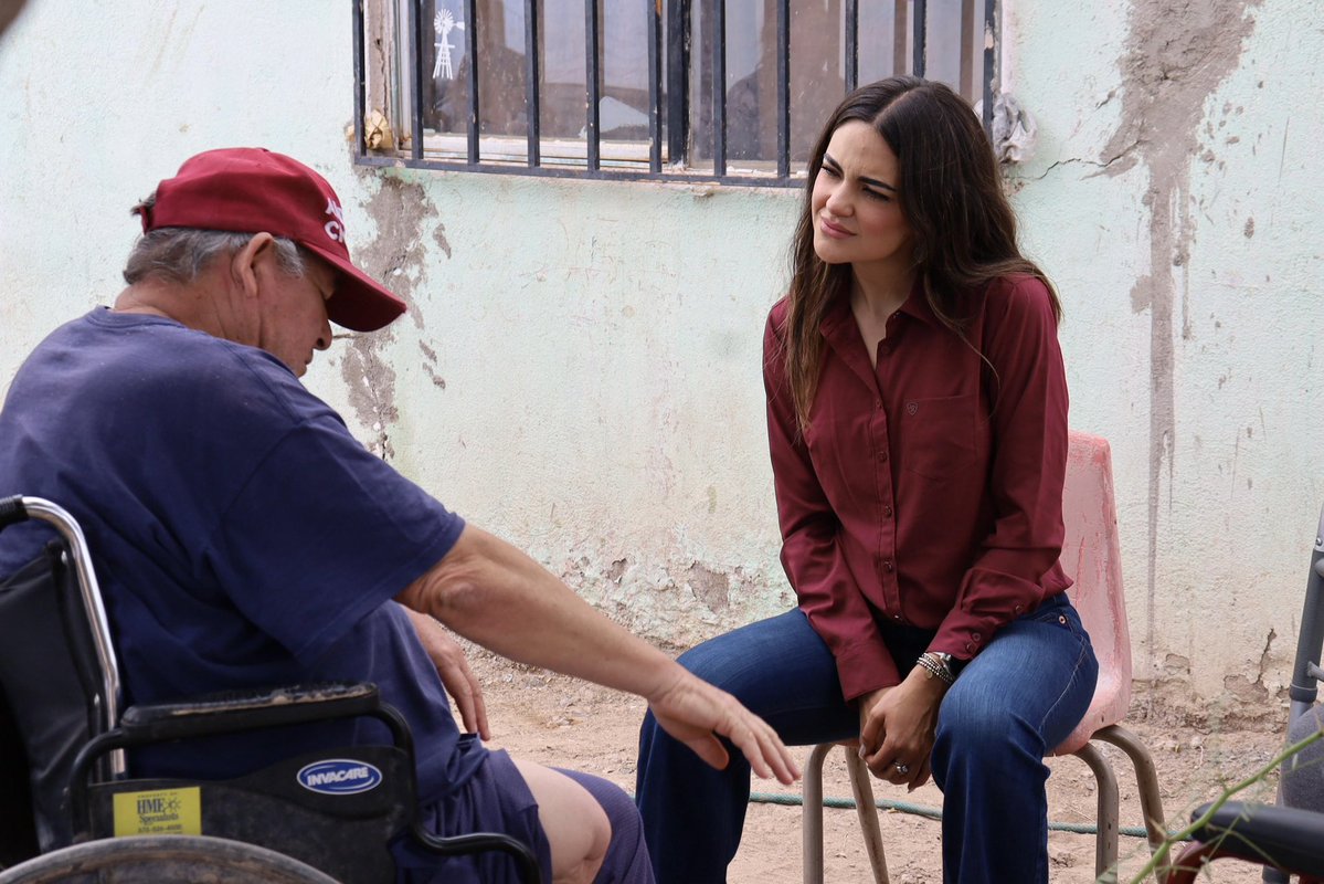 AndreaChavezTre's tweet image. Habíamos hecho el compromiso con Don Arnulfo y con Don Antonio de llevarles sillas de ruedas nuevas a Puerto Palomas de Villa, municipio de Ascensión, para facilitar su movilidad.
Hoy les cumplimos con cariño y responsabilidad. Nos recibieron con nuestra cachucha de campaña como…