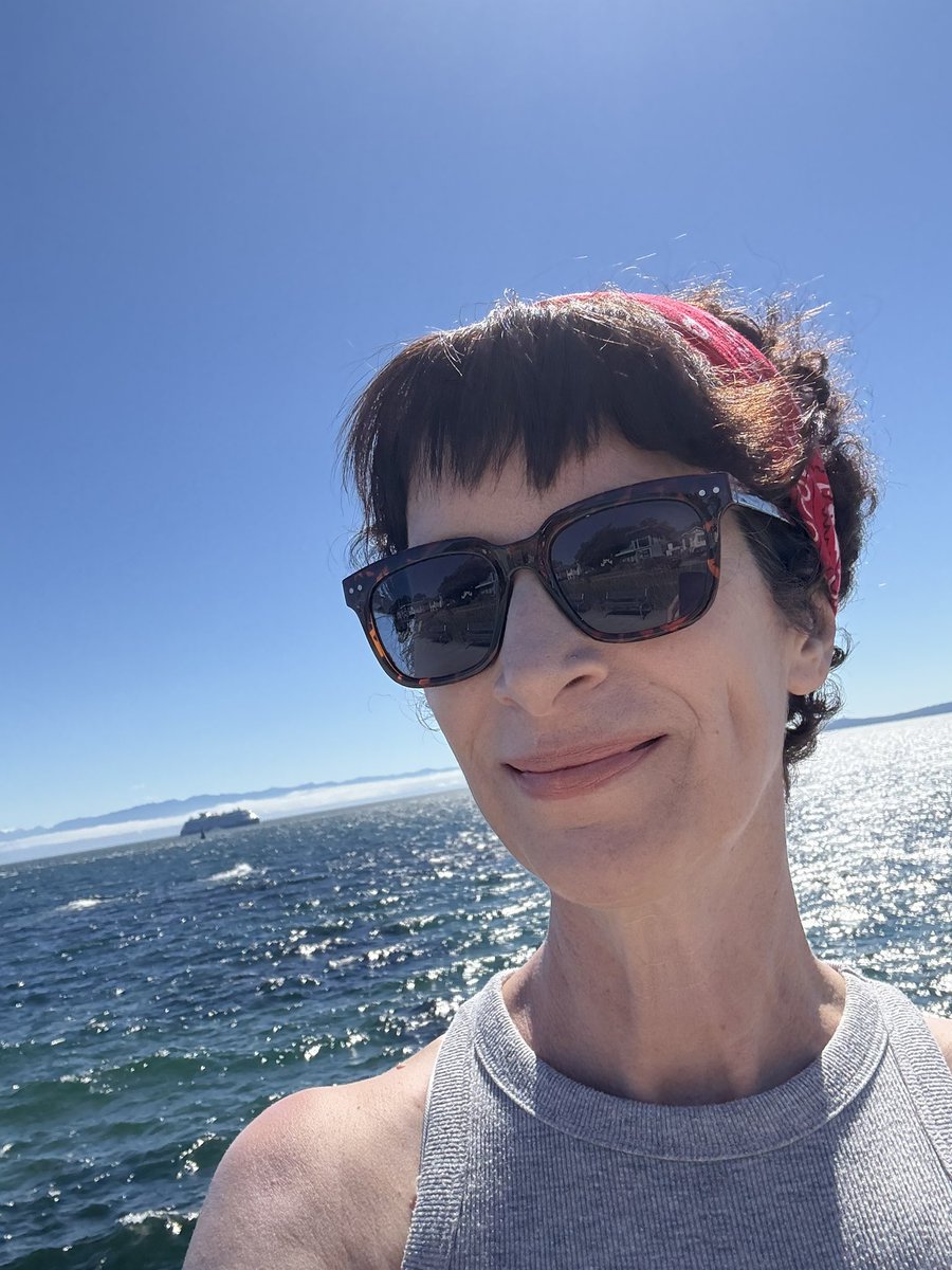 snufflewort's tweet image. It ain’t Zumba, but after 8 days of cleaning I allowed myself a walk to the water. Celebrating moving as it means I’m still cancer free!!! #fuckcancer