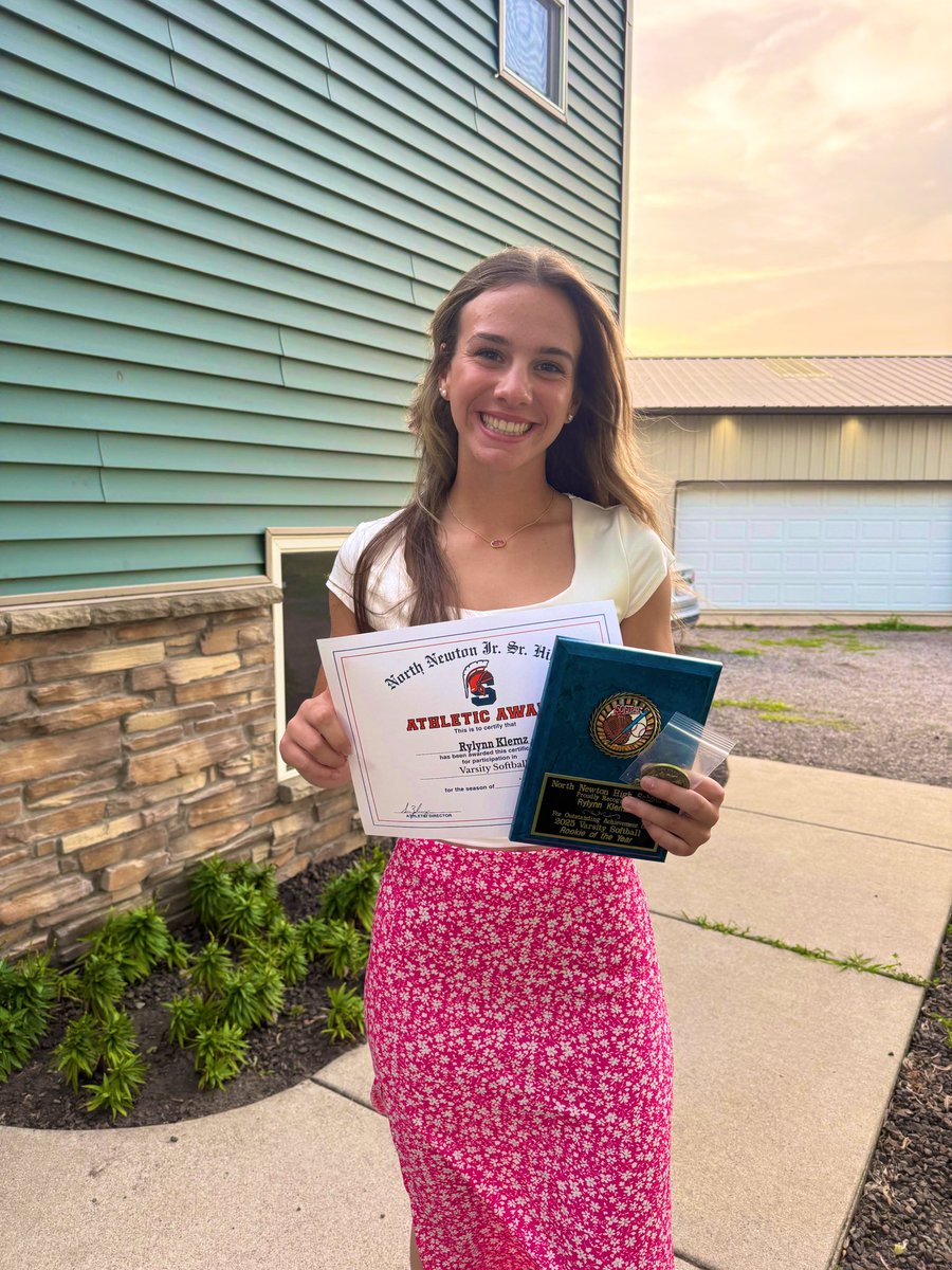 Rylynn Klemz (@rylynnklemz2028) on Twitter photo After a successful high school szn, we had our awards banquet! I was presented with “Rookie of the Year” and my All Conference. Thank you to my coaches and teammates for these opportunities and a great first season.
Go Spartans🧡💙
<a href="/NNewtonSoftball/">North Newton Softball</a> <a href="/ExtraInningSB/">EXTRA INNING SOFTBALL</a> <a href="/Toprecruitsnow/">Top Recruits Now</a> After a successful high school szn, we had our awards banquet! I was presented with “Rookie of the Year” and my All Conference. Thank you to my coaches and teammates for these opportunities and a great first season.
Go Spartans🧡💙
<a href="/NNewtonSoftball/">North Newton Softball</a> <a href="/ExtraInningSB/">EXTRA INNING SOFTBALL</a> <a href="/Toprecruitsnow/">Top Recruits Now</a>