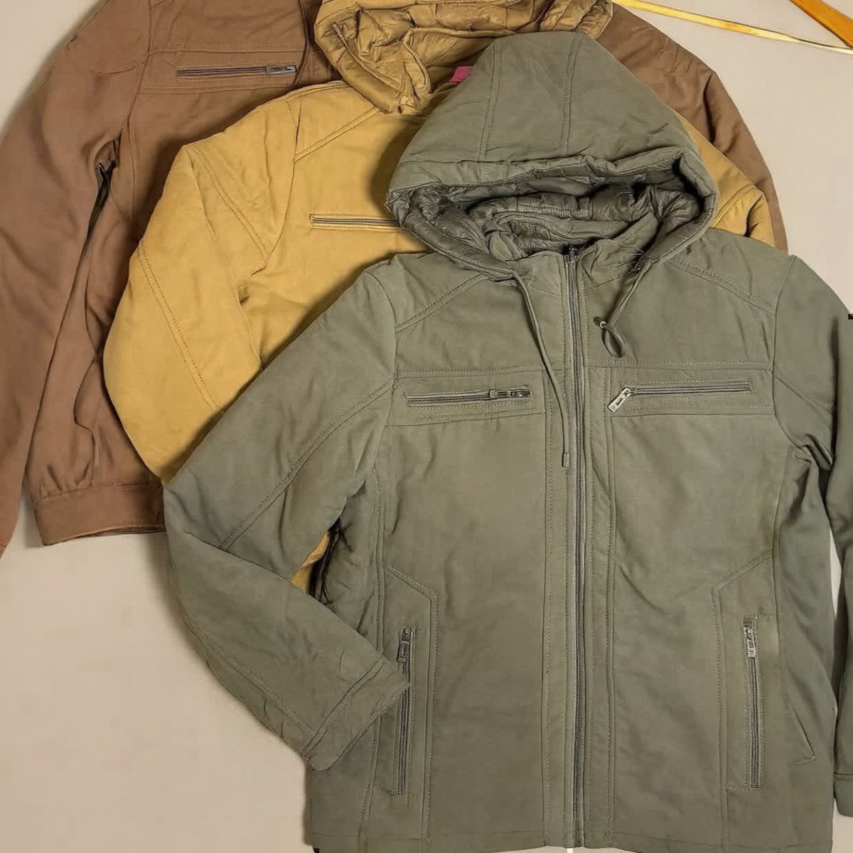 ofcpromo's tweet image. COM ESSA VOCE NAO PASSA FRIO
Jaqueta Sarja Forrada Capuz
De: R$249 | Por: R$159 💵
Com cupom: PRAMODA20 📌
link: mercadolivre.com/sec/1iBBEu7