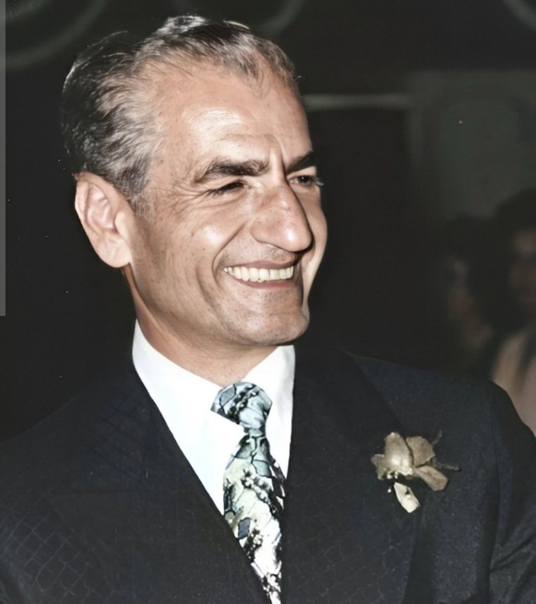 nox_ir's tweet image. خیلی دلتنگم 
انگار هزاران سال است که میشناسمتان !
ای کاش در روزگار شما می زیستم و به شما خدمت می کردم !
خیلی دلتنگم 💔

#KingRezaPahlavi 
#همکاری_ملی