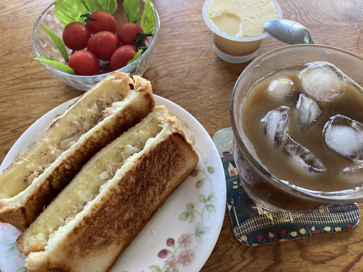 mikittyocarina's tweet image. 今朝は、ツナメルトホットサンド🥪
寝苦しく寝不足つづき。
今朝は映画のような夢を見た😴
しかも板橋さんと一緒だった🤣
正夢にならないかな🥺