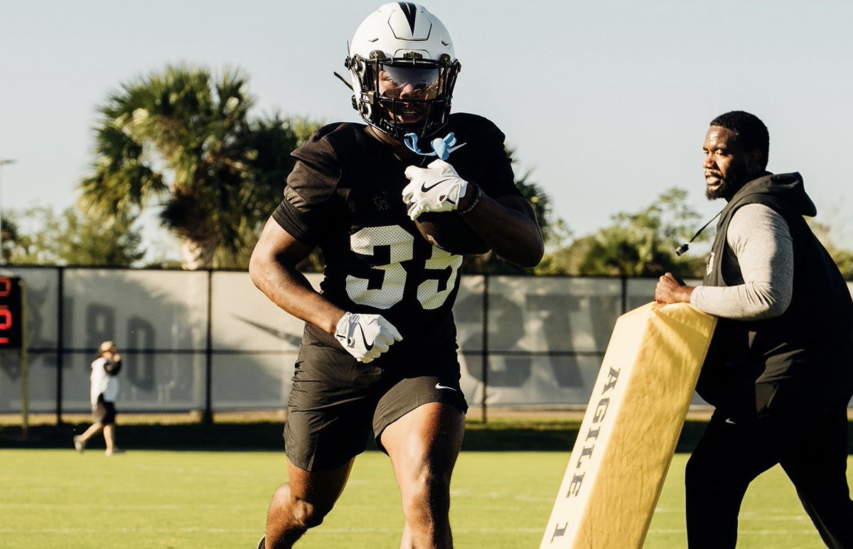 SSN_UCF's tweet image. 35 Agyeman Addae (@isthatAgye21) days until the UCF opener:
- 5’10” 185lb Freshman RB
- From @ColumbusFtball in Miami
- Played in ‘24 Dade Broward All- Star Game
- Invited to Under Armour All American Camp
- Had 321 carries for 1,637 rushing yards
- 5.1 YPG with 13 TDs