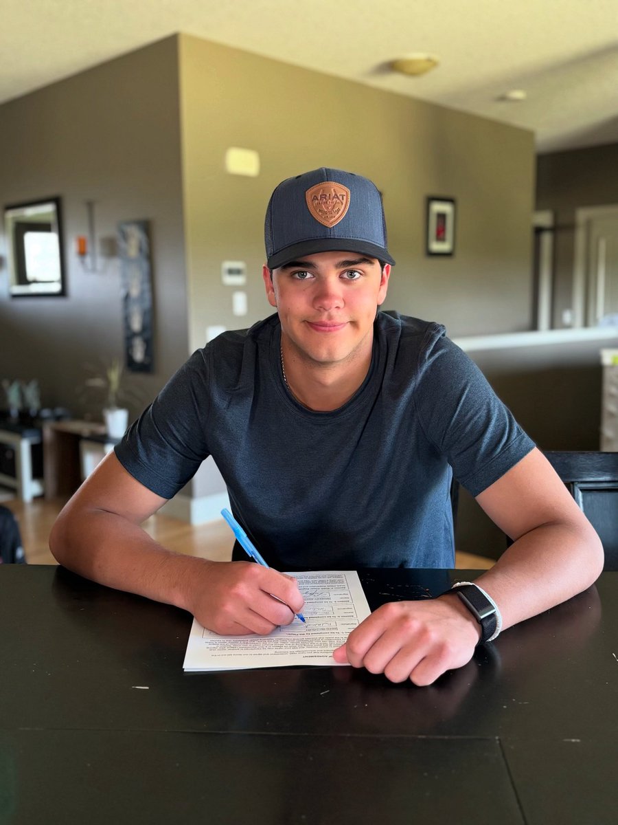 We’re excited to announce the signing of Reed Belcourt for the 2025-2026 season!

Last year, the 6’2”, 201lbs, 2007 bird defenseman played for Notre Dane Hounds U18 AAA in the SMAAAHL.

Welcome to Merritt Reed!