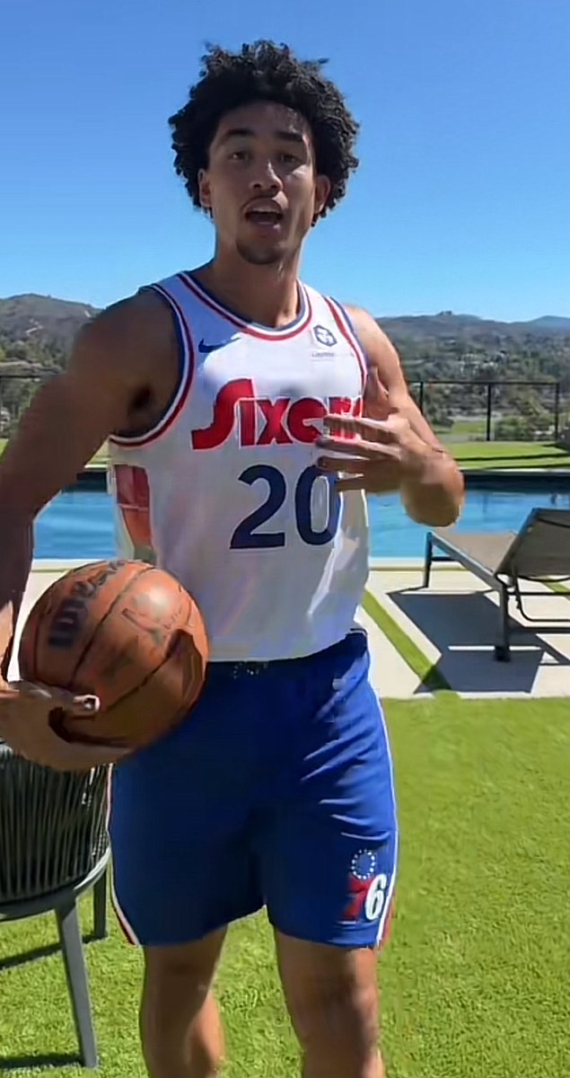 shreeyapatel131's tweet image. Jared McCain’s latest TikTok features him in mismatched Sixers gear 😂