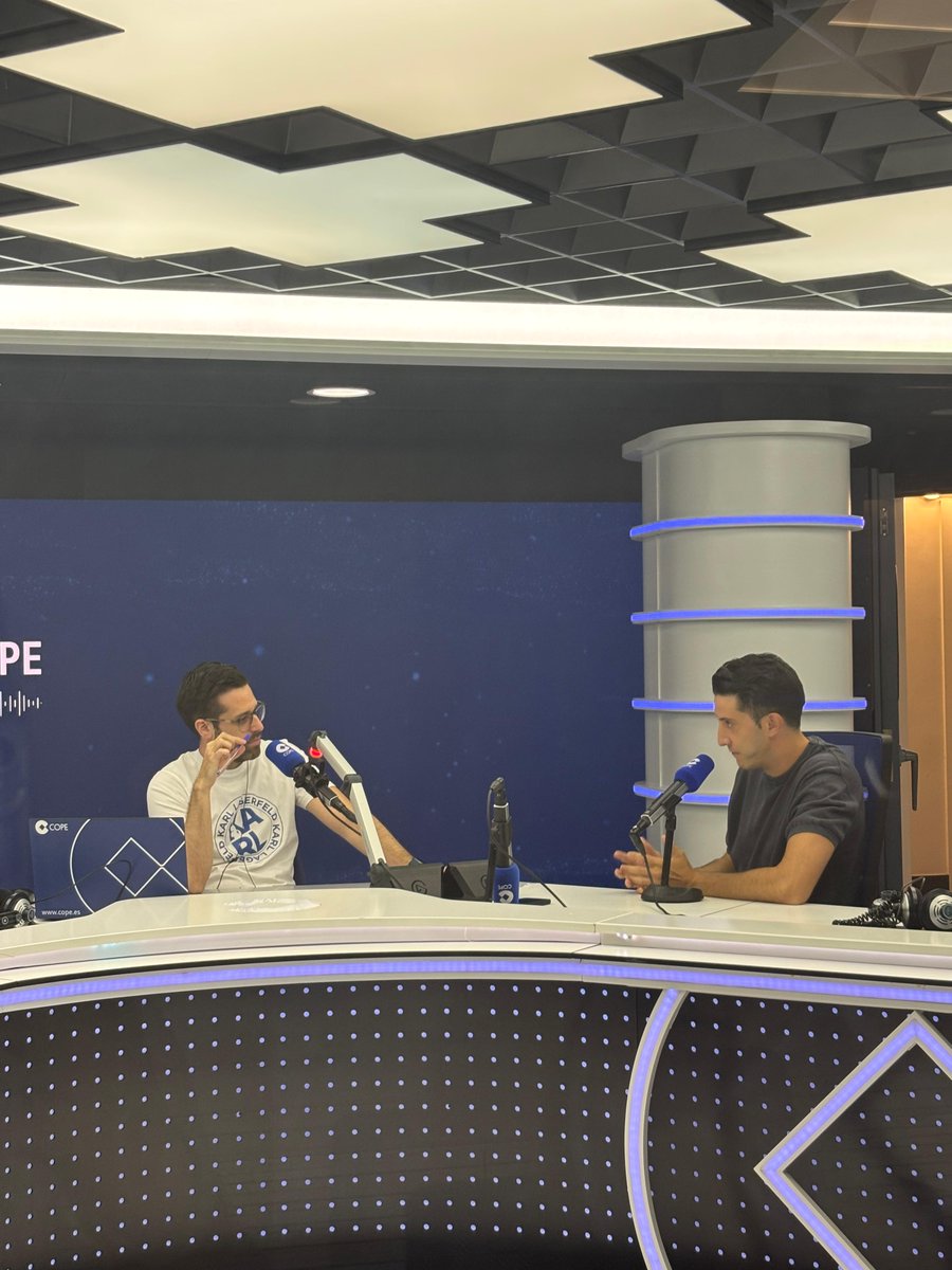 El Partidazo de COPE (@partidazocope) on Twitter photo 🆕 Comienza 'La Contraportada' en <a href="/partidazocope/">El Partidazo de COPE</a>
🔝 Esta noche, el periodista deportivo y escritor
🤩 Está con nosotros <a href="/migquintana/">Miguel Quintana</a>
🎙️ <a href="/CarlosGangaG/">Carlos Ganga Galiana</a>
📻 #PartidazoCOPE 🆕 Comienza 'La Contraportada' en <a href="/partidazocope/">El Partidazo de COPE</a>
🔝 Esta noche, el periodista deportivo y escritor
🤩 Está con nosotros <a href="/migquintana/">Miguel Quintana</a>
🎙️ <a href="/CarlosGangaG/">Carlos Ganga Galiana</a>
📻 #PartidazoCOPE