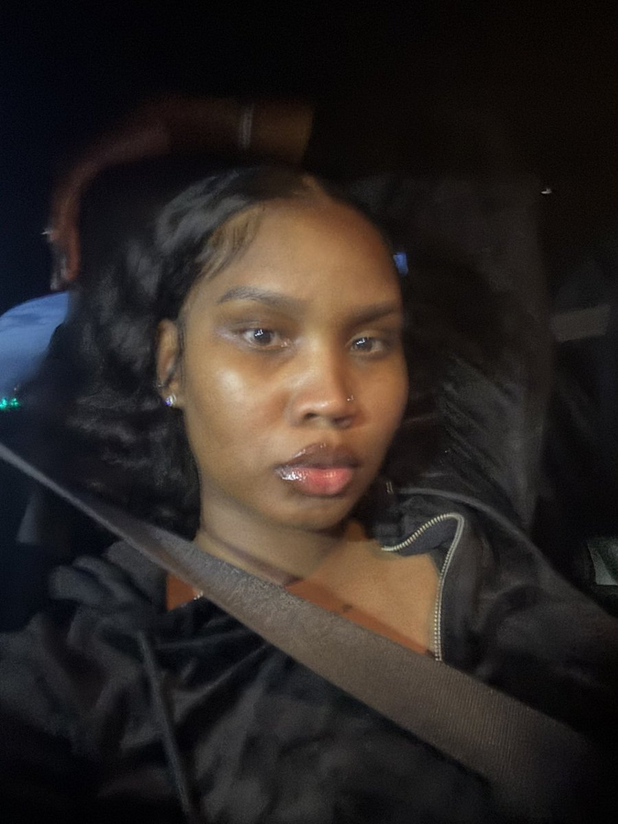 Chinkyface_'s tweet image. I remember that day some boy tried to call me ugly on here… 🫢😂😂🤣