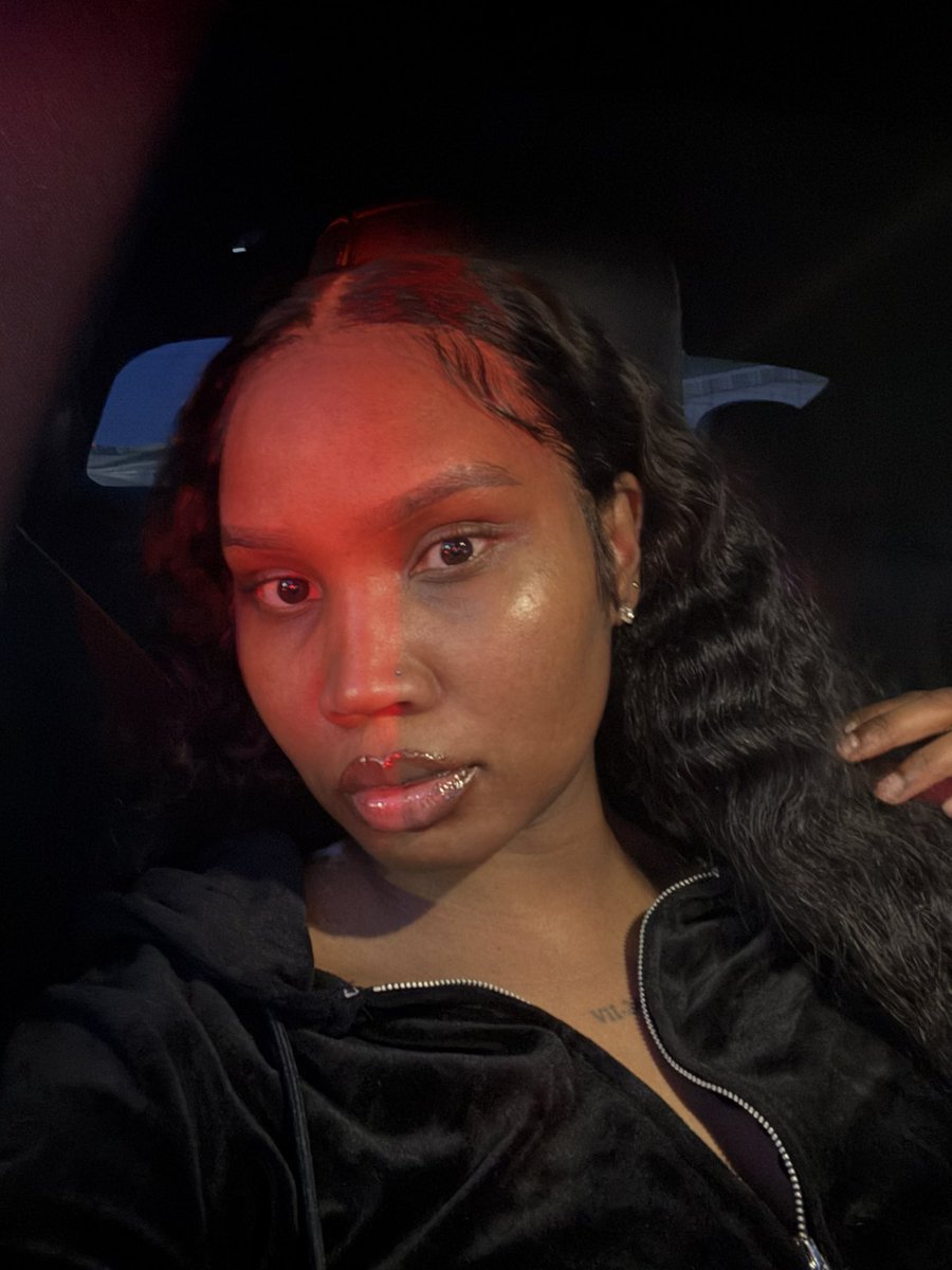 Chinkyface_'s tweet image. I remember that day some boy tried to call me ugly on here… 🫢😂😂🤣