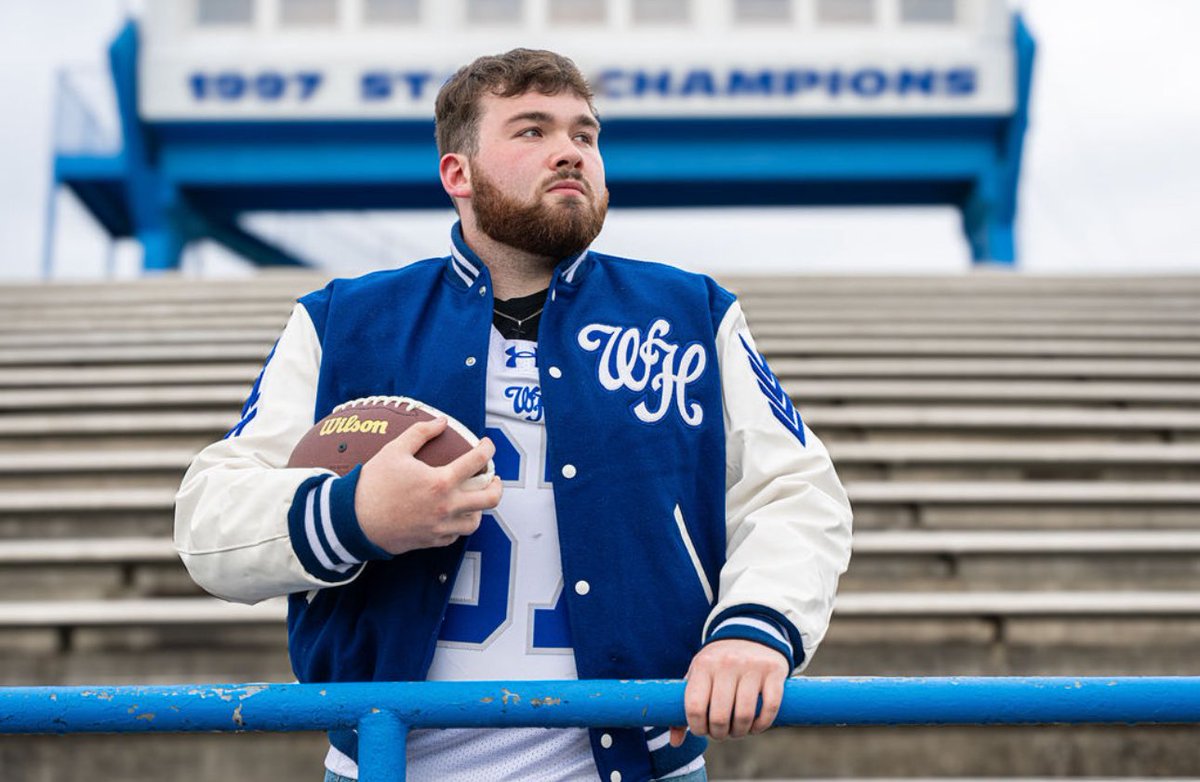 KrisFreemanPA's tweet image. Booking senior photos now. Dates available July 30th to August 3rd with @smsmultimediatn - fill out the form for info in Wilson, Davidson, Sumner or Robertson County! smsmultimedia.com/contact/