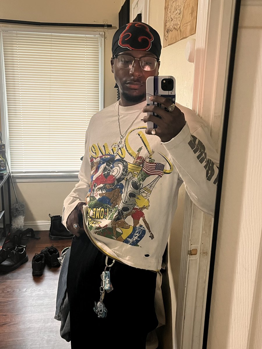 sircorneliusss's tweet image. I feel like i am a very handsome man