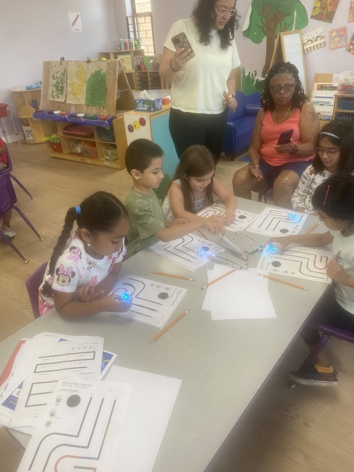stemkidsnyc's tweet image. โIf You Can Dream It, Code It.โ ๐ญ๐ป Todayโs Gillard Group lesson brought Ozobots to life! Kids explored how sensors + code allow robots to move, shake, and light up. Students said, โRobots move!โ and we askedโhow? โBecause we programmed it.โ ๐ก๐ค #STEMcamp #FutureCoders