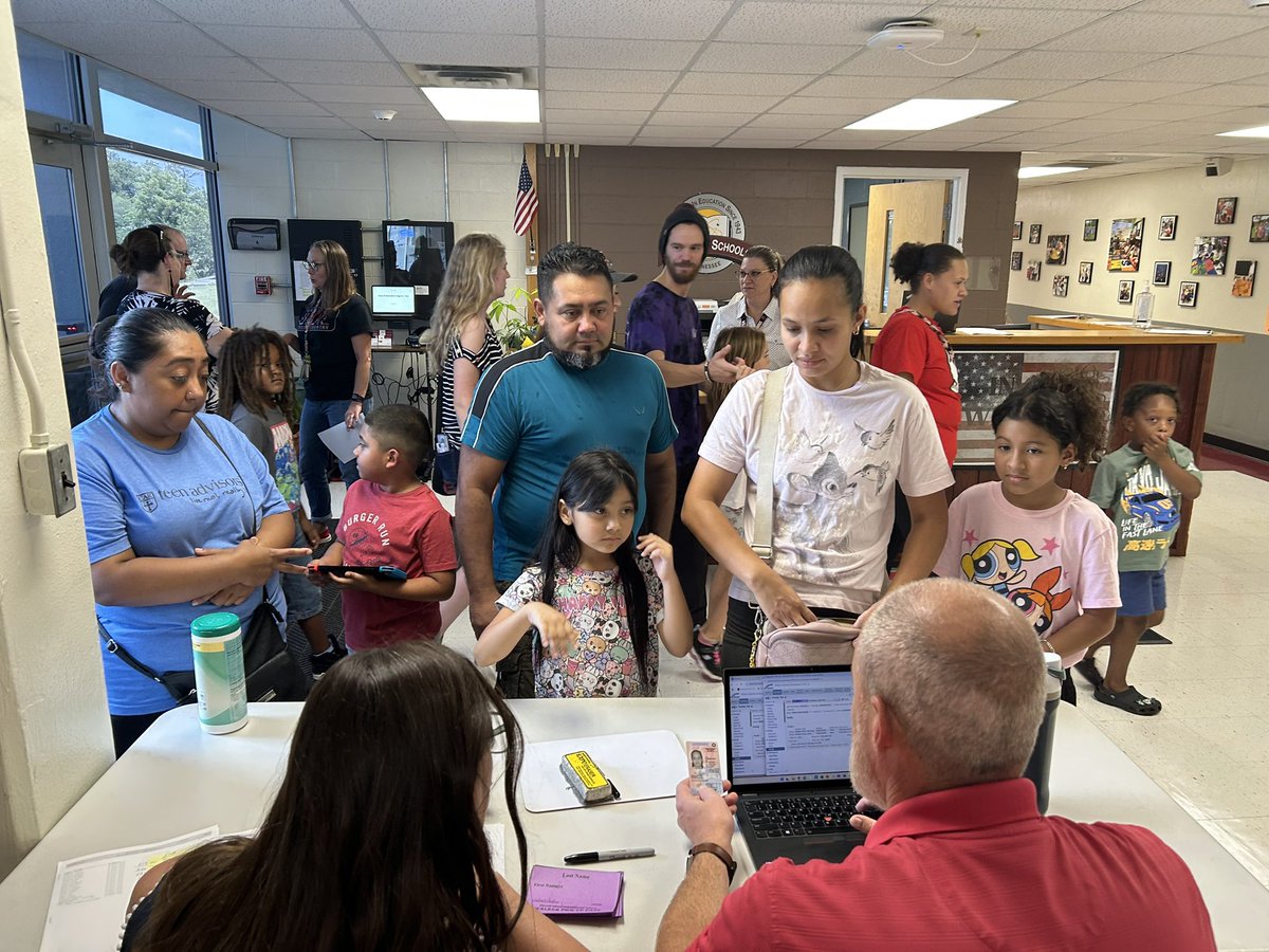 Willow Brook Elementary School (@wbesbears) on Twitter photo We enjoyed seeing so many of our families at Meet the Teacher night! #studentsfirst <a href="/ORSchools/">Oak Ridge Schools</a> We enjoyed seeing so many of our families at Meet the Teacher night! #studentsfirst <a href="/ORSchools/">Oak Ridge Schools</a>