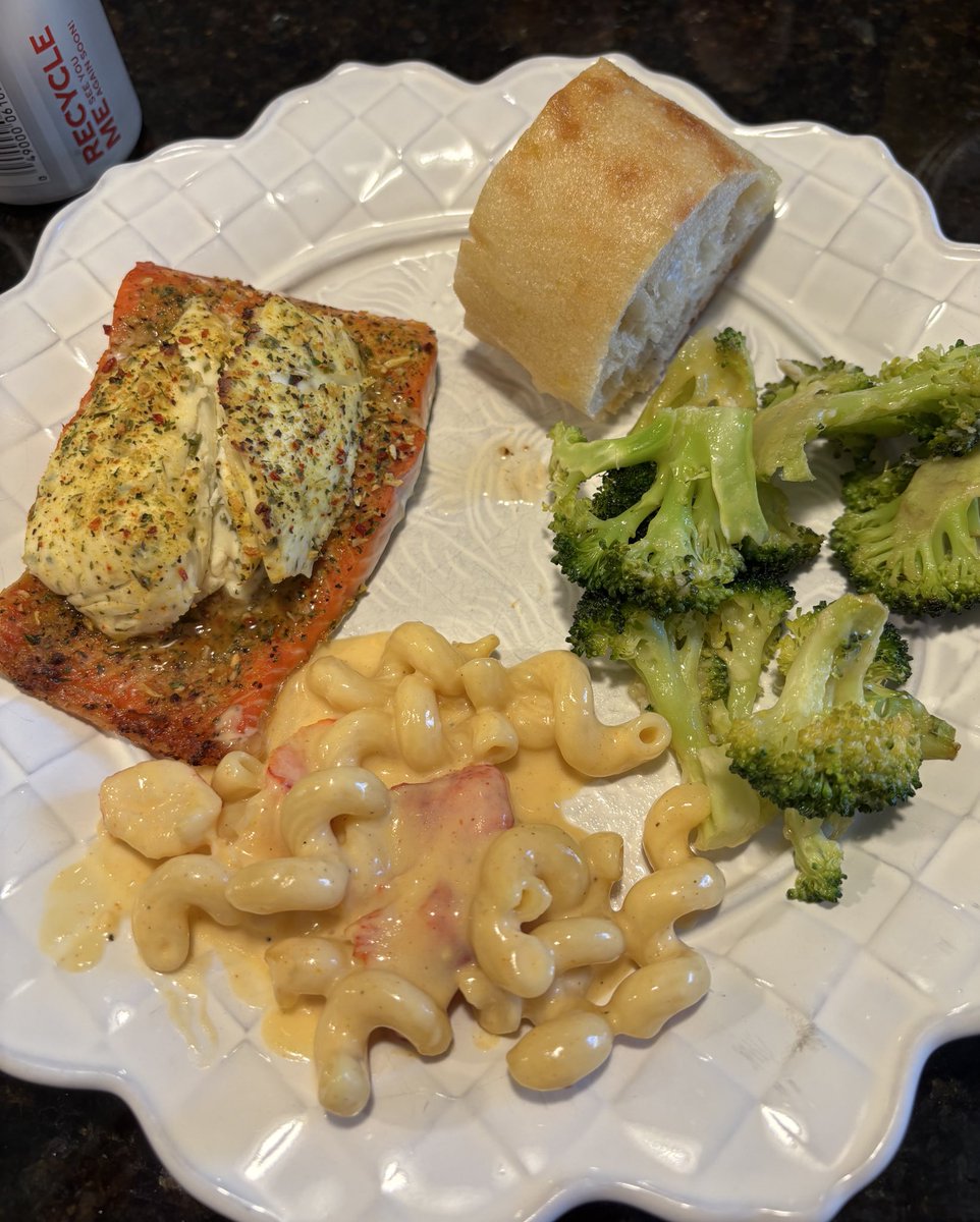 darlingstrawbie's tweet image. i made dinner for our family :3
i love salmon!!!! #berryummy