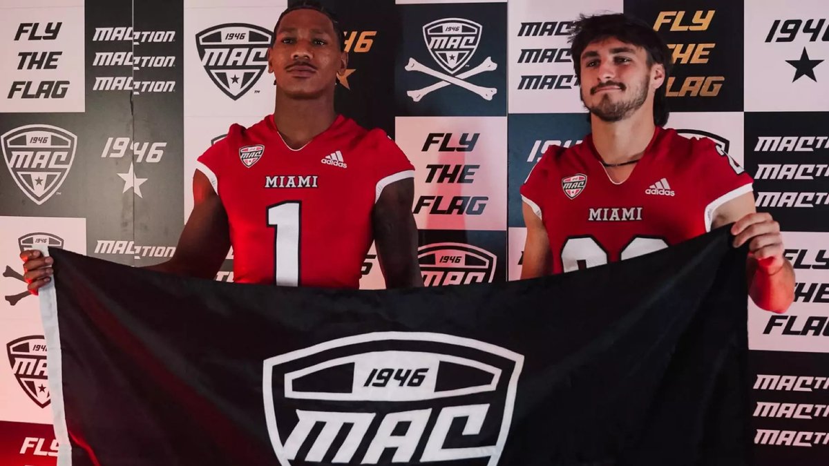 Destination: Detroit...

Behind the Scenes at <a href="/MACSports/">MACtion</a> Media Day with <a href="/Dequanfinn5/">Dequan  “DQ” Finn</a>, <a href="/SiWalters21/">Silas Walters</a> and <a href="/MiamiOHFootball/">Miami Football</a> head coach Chuck Martin - miamiredhawks.com/news/2025/7/24…

#FordField
#Football
#FlyTheFlag
#Fowling?

#RiseUpRedHawks #MACtion 
<a href="/miamiuniversity/">Miami University</a> <a href="/MiamiRedHawks/">Miami Athletics</a>