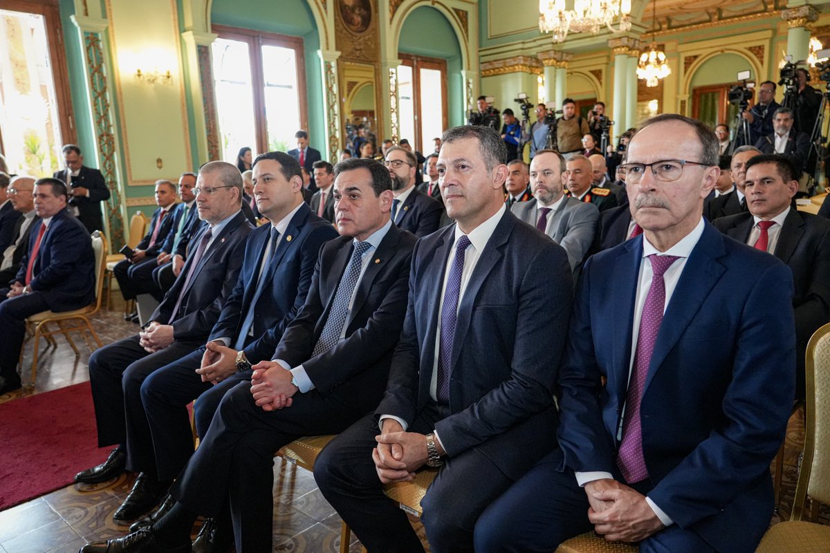 SantiPenap's tweet image. Hoy tomé juramento a Gustavo Leite como nuevo Embajador del Paraguay ante los Estados Unidos.
Confiamos en que su misión fortalecerá nuestra relación bilateral, generando resultados concretos para beneficio de todos los paraguayos.
Paraguay sigue consolidando su presencia y…