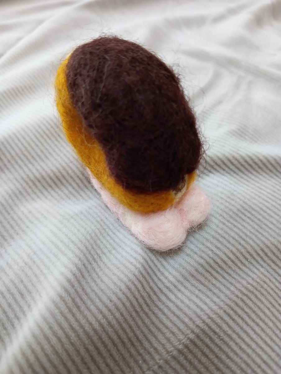yanyangold's tweet image. おはやん☀
今日は午前中在宅勤務してから午後会社に納品にいくよー
本日の羊毛フェルト
カタツムリのドーナツ
茶色はチョコがけ、ピンクの本体はイチゴチョコだよ〜😘💕💕
過去作
#羊毛フェルト