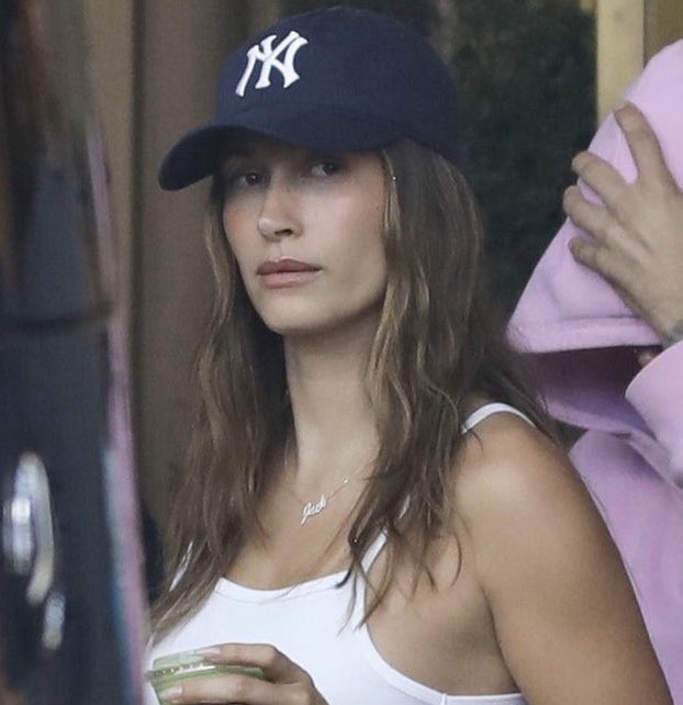 haileybfits's tweet image. Hailey today!! 🫶🏻