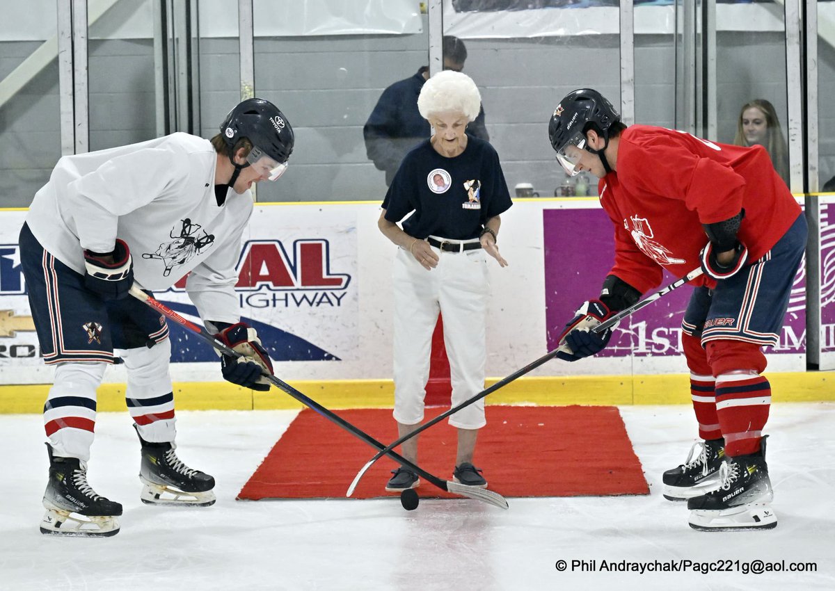 Special ceremonial puck drop at the Bert and Carol Rebar Main Camp All-Star Game ⭐️ ❤️

#LetsGoHawks | #AllOfUs