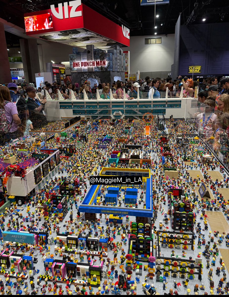 MaggieM_in_LA's tweet image. #Lego #SDCC is pretty awesome! Being one of the tiny legos at #sdcc2025 #SanDiegoConventionCenter