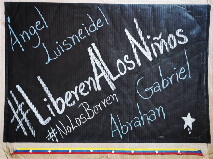 Mi voz por estos cuatro chamos que ningún delito han cometido. 
#Ángel
#Luisneidel
#Gabriel    
#Abrahan
#LiberenALosChamos
#NoLosBorren   
#DDHHEnVenezuela