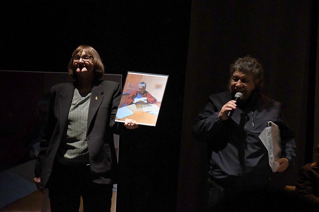 uchile's tweet image. Compromiso con los derechos humanos: Universidad de Chile participa en lanzamiento de la autobiografía inédita de Ana González uchile.cl/u230495