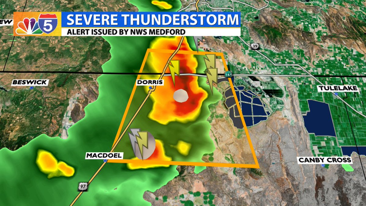 KOBITV's tweet image. SEVERE THUNDERSTORM WARNING: 4:24PM - Severe Thunderstorm located 16 Miles South of Klamath Falls, Klamath County. Moving South at 10MPH.
60+mph Winds Gusts and Quarter Size Hail possible. Impacts expected through 5:15pm. #ORwx #CAwx