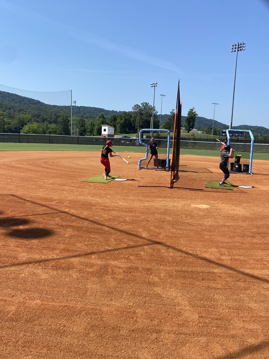 What a fun time this morning getting to work on hitting at the DSC clinic at Johnson University.  Thank you coaches for the feedback today!  <a href="/JURoyalsSB/">Johnson University Softball</a> <a href="/DaynaCarter5/">Dayna Carter</a> <a href="/TusculumSB/">Tusculum Softball</a> <a href="/PSCCPanthers/">Pellissippi State Athletics</a> 
<a href="/LeeUSoftball/">Lee Univ Softball</a>
