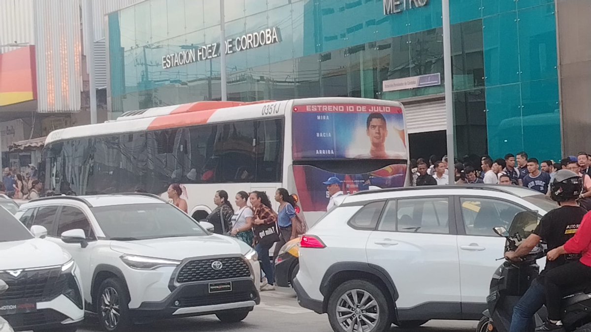 A esta hora continúa el caos en las estaciones El Ingenio y Fernández de Córdoba.
El Metro de Panamá informa que ofrece servicio parcial desde la Estación de Albrook hasta Fernández de Córdoba y de San Miguelito a Villa Zaita.