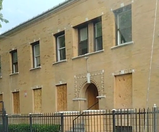 SubxNews's tweet image. It was a migrant money laundering scheme this building down here on 61st and King Drive and the Chicago mainstream media was part of the scam