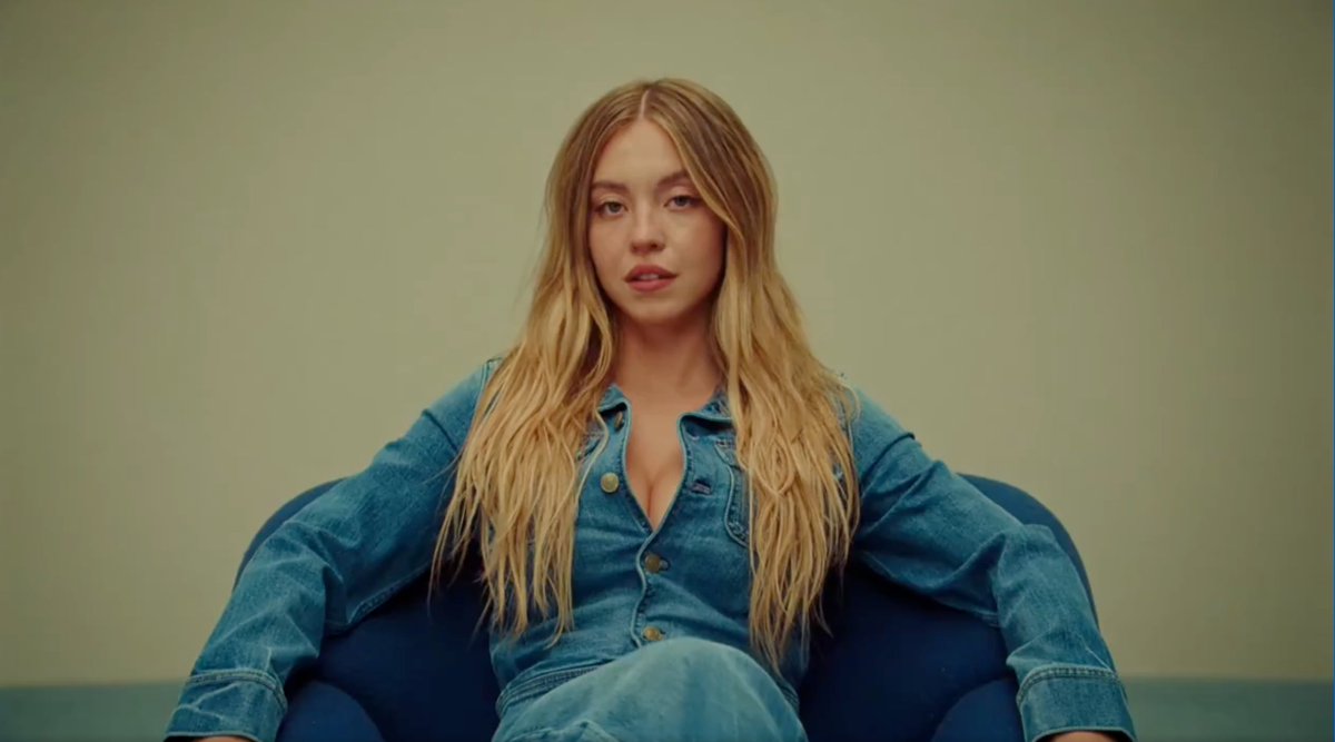 swangentr's tweet image. Sydney Sweeney and American Eagle $AEO pulled off one of the loudest marketing moves in years.
Her campaign also appealed to a lucky insider whale.
The individual made a $155,000 purchase of $AEO 10.5 call options expiring this week, 50 minutes before the market closed. Thanks…