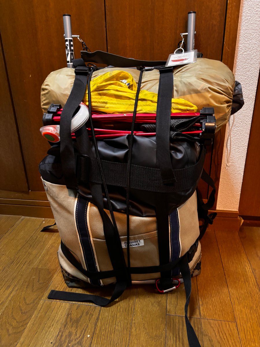 whistleman's tweet image. これと行動バッグと普段の通勤カバン3つ抱えて混んだ電車乗るのつらいけど頑張ろう