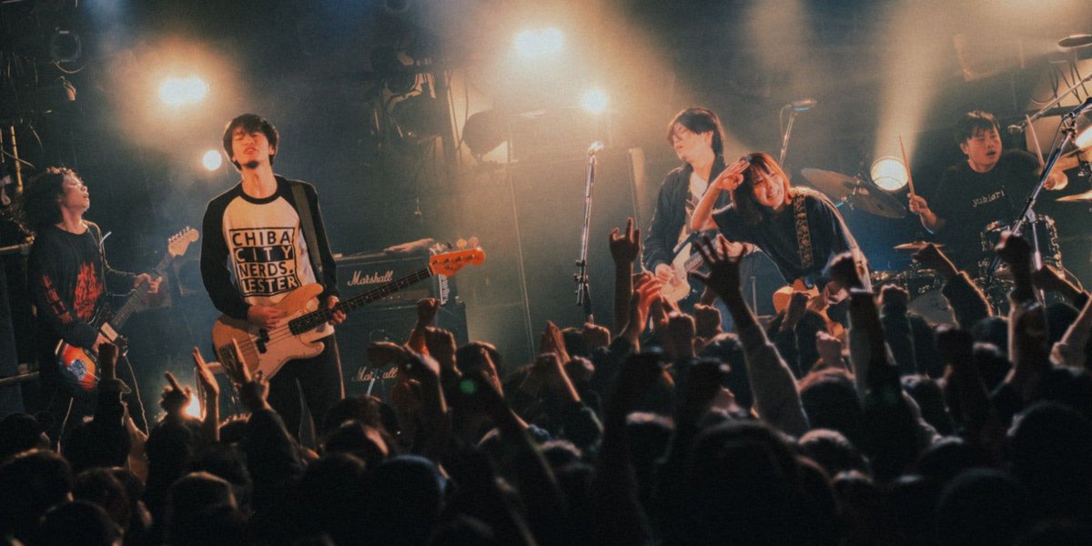 rollingstonejp's tweet image. 【#フジロック】
kurayamisakaが語る、躍動する5人組オルタナバンドの結成秘話
▼インタビュー📝
🔗rollingstonejapan.com/articles/detai…
11:30~CH.3で無料ライブ配信
▼配信まとめ▶️
🔗rollingstonejapan.com/articles/detai…
#kurayamisaka #fujirock