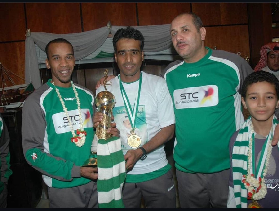 HandballAhli's tweet image. من الأرشيف 📚
البطولة الآسيوية 2009 💚🏆
لنا عودة باذن الله
#الاهلي