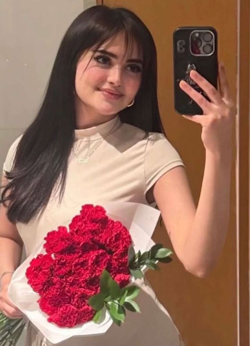قوية  وبداخلي وطنٌ يبكي
#ثم الإعتراف بقليل من التعب والالم يلزمه الكثير من القوة🖤