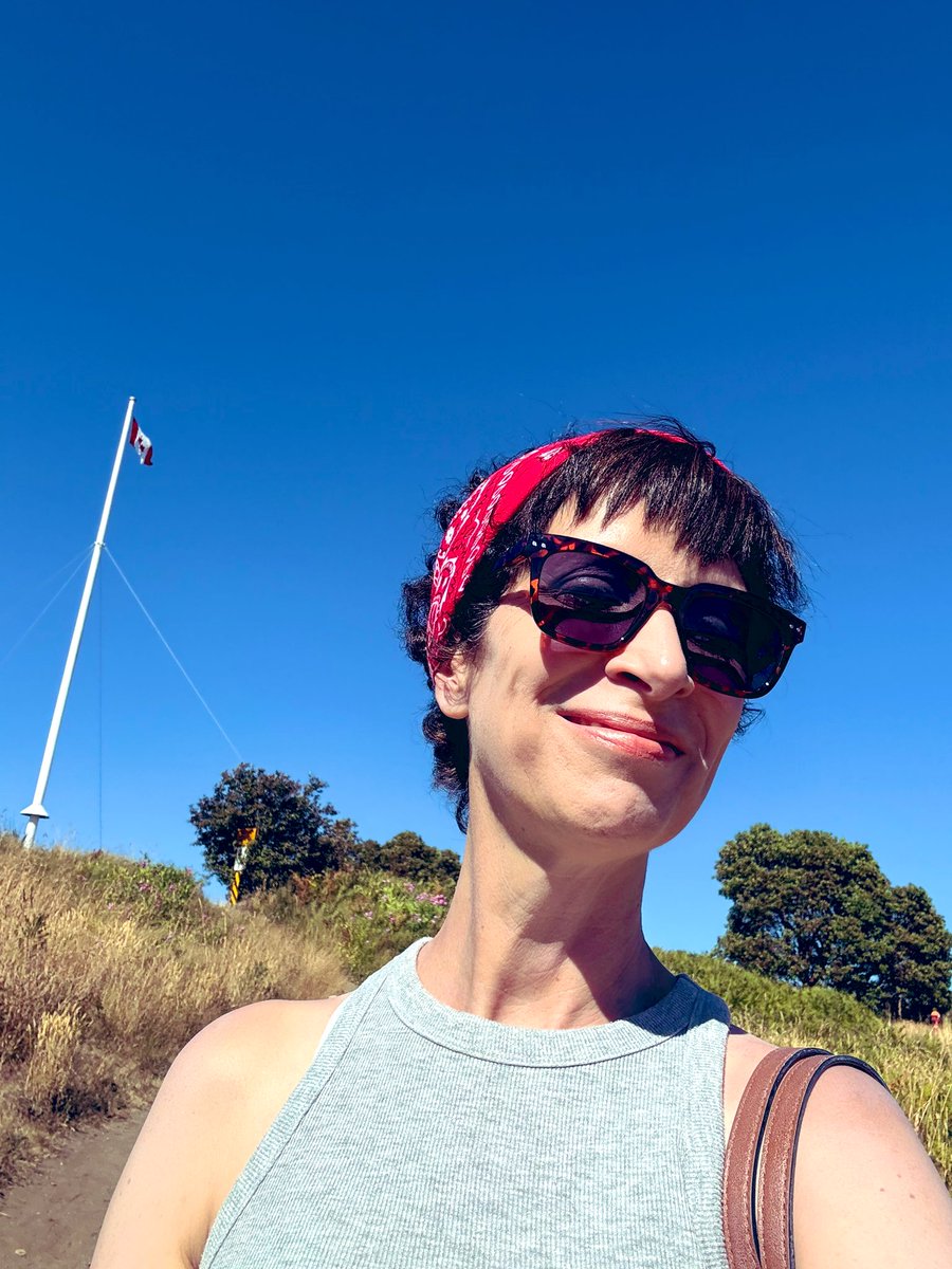 snufflewort's tweet image. I picked the windiest day in the history of wind to climb the hill in Beacon Hill Park. It’s like the weather is trying to break up with me!!! Sheesh! #fuckcancer