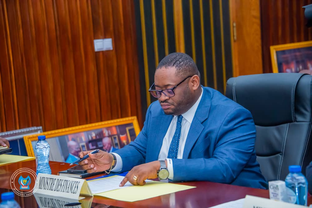 Préparation de la session budgétaire de septembre :
L'<a href="/AssembleeNatRDC/">Assemblée nationale 🇨🇩</a> et le Gouvernement central harmonisent les vues sur des questions d'intérêt national.
[1/2]