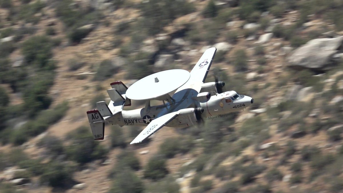 MojaveSpotter's tweet image. Great stuff up at Sidewinder today! 2 Vipers, 4 Raptors, 2 Hawkeyes and an F-18!