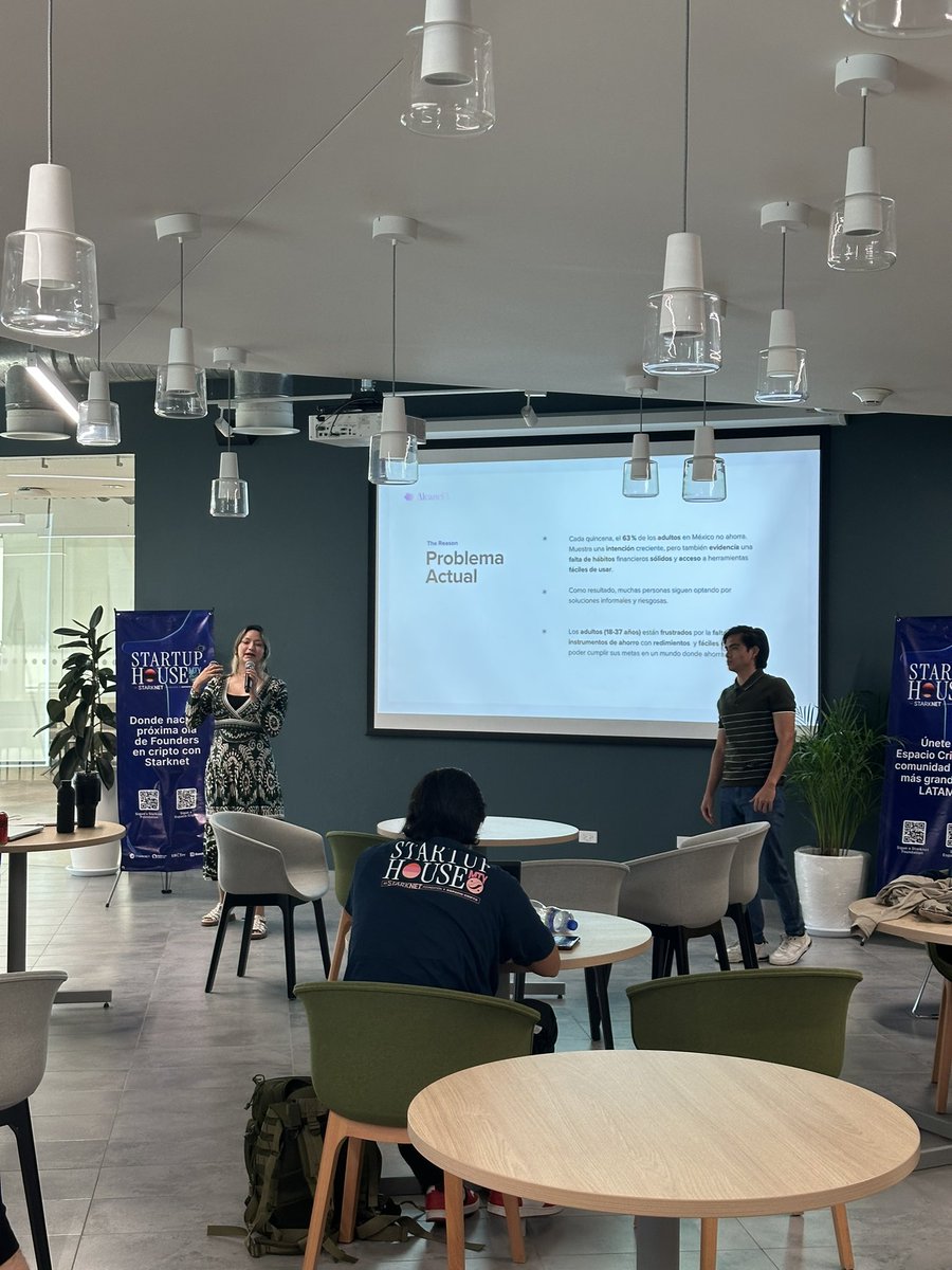 iRobZ23's tweet image. Que orgullo! Lo hicieron increíble, gracias team por todo. Fueron unos días de mucho aprendizaje! Gracias @StarknetFndn @EspacioCripto por traernos este evento tan bueno!! @Alcanc_IA 🐽