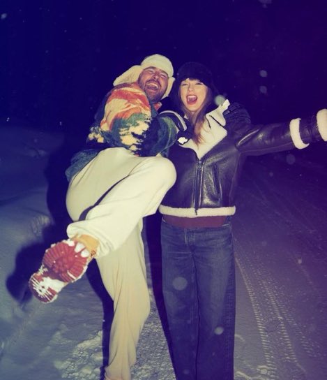 jstafancycar's tweet image. tell me why i scrolled to fast and thought she was carrying him