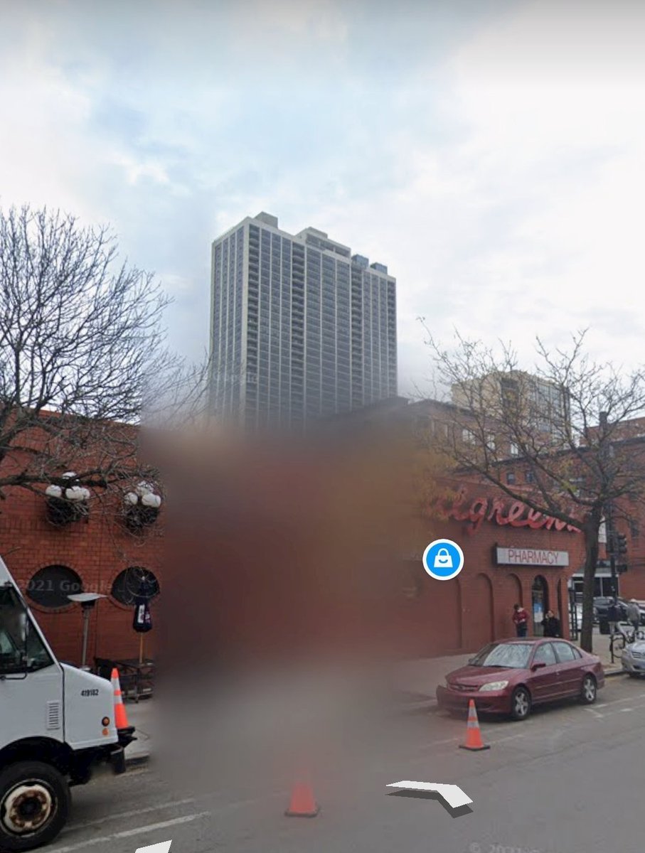 minc798's tweet image. Guys, they want to build a 36 story tower in our beloved Old Town in place of a 1 story Walgreens. High rises are going to ruin the character of the neighborhood! You can see here, there's no high rises right nearby.
After 2 years and 10 community meetings, we didnt get a voice!