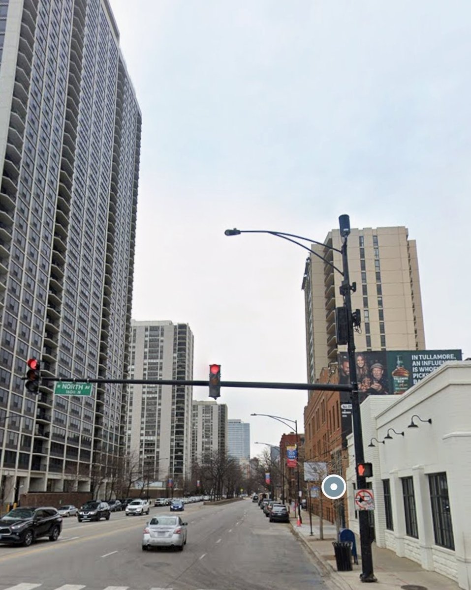 minc798's tweet image. Guys, they want to build a 36 story tower in our beloved Old Town in place of a 1 story Walgreens. High rises are going to ruin the character of the neighborhood! You can see here, there's no high rises right nearby.
After 2 years and 10 community meetings, we didnt get a voice!