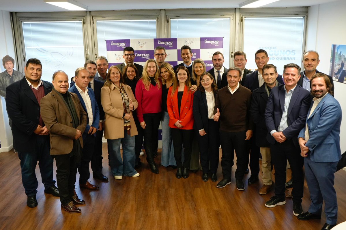 NickyPyros's tweet image. La Libertad Avanza ya está oficialmente constituido en los 24 distritos del país.
Esto no fue magia. Fue el resultado del incansable trabajo de la Presidente del partido, El Jefe, y de cada uno de los referentes provinciales que dieron la batalla en sus territorios.
Hoy, las…